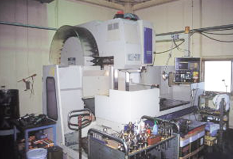 日平トヤマ５番マシニングセンター(TMC-50V)