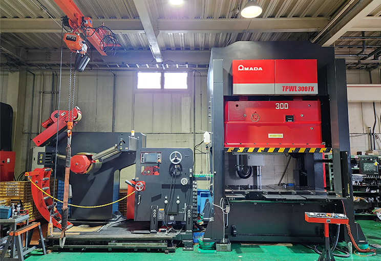 300t 順送リンクプレス